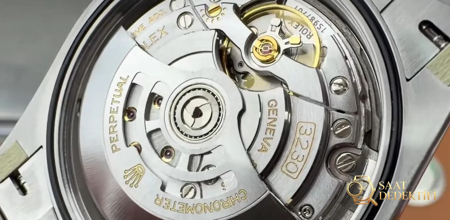 VS Factory Firmasından Yeni Çift Renk Rolex Oyster Perpetual - Genel Açı ve Estetik Duruş