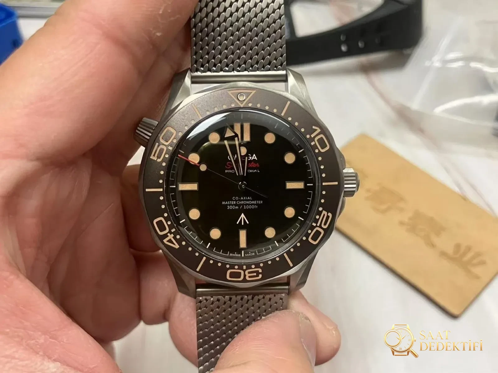 VS Factory Omega 007 No Time to Die yükseltilmiş, orijinaline birebir saf titanyum ultra hafif hasır kayış - Kasa Profili ve Kurma Kolu İncelemesi
