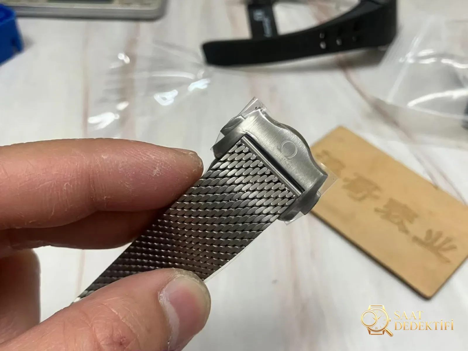 VS Factory Omega 007 No Time to Die yükseltilmiş, orijinaline birebir saf titanyum ultra hafif hasır kayış - Bilekte Duruş ve Kasa Orantısı