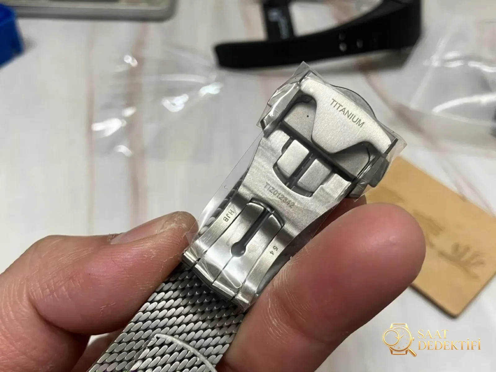 VS Factory Omega 007 No Time to Die yükseltilmiş, orijinaline birebir saf titanyum ultra hafif hasır kayış - Fosfor ve Super-LumiNova Gece Görünümü