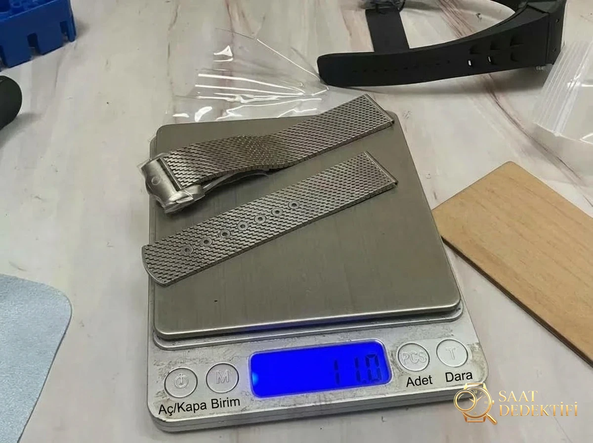 VS Factory Omega 007 No Time to Die yükseltilmiş, orijinaline birebir saf titanyum ultra hafif hasır kayış - Genel Açı ve Estetik Duruş
