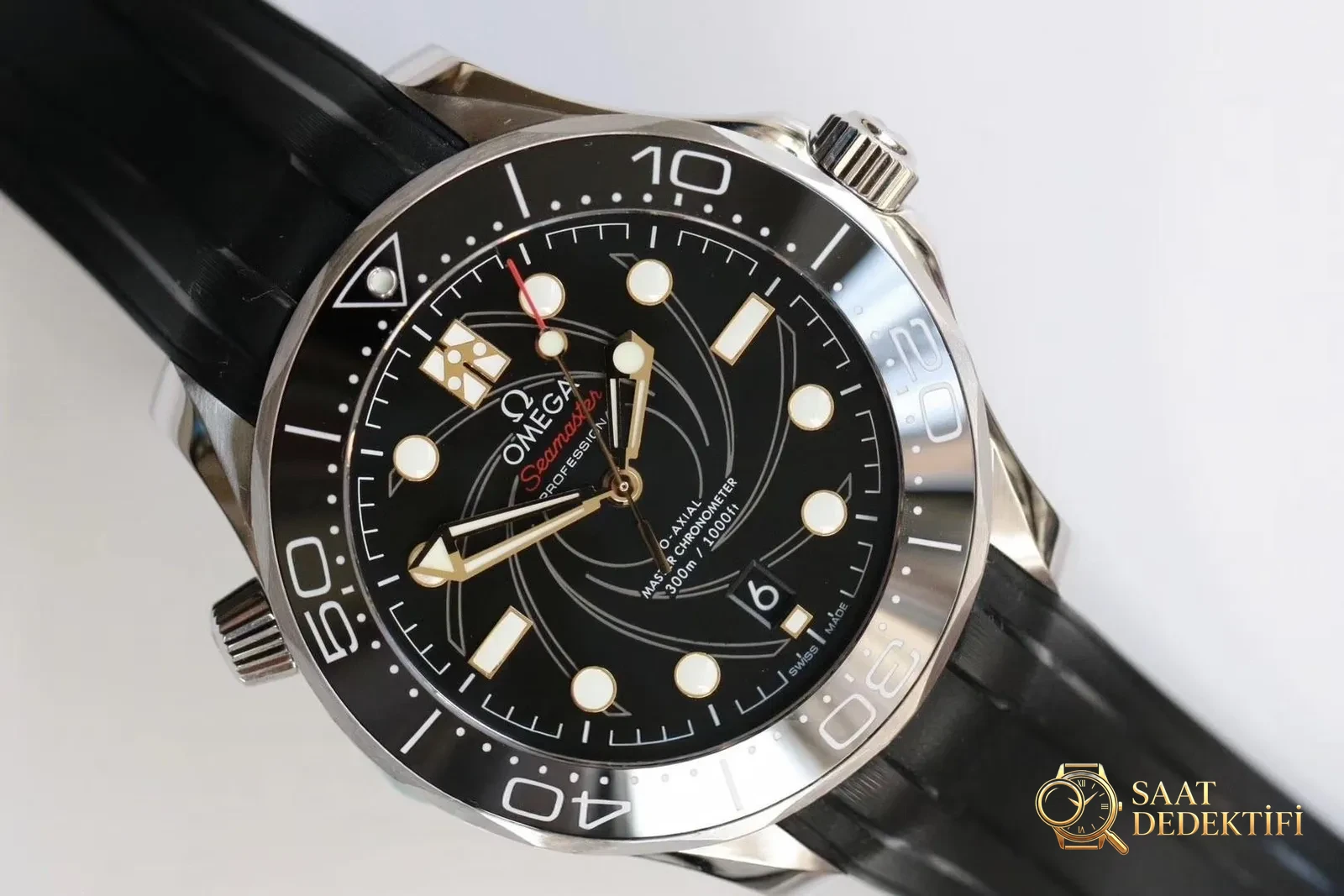 VS Factory Omega 007 Seamaster 300M James Bond Limited Edition Sökme İncelemesi - Arka Kapak ve Mekanizma Detayı