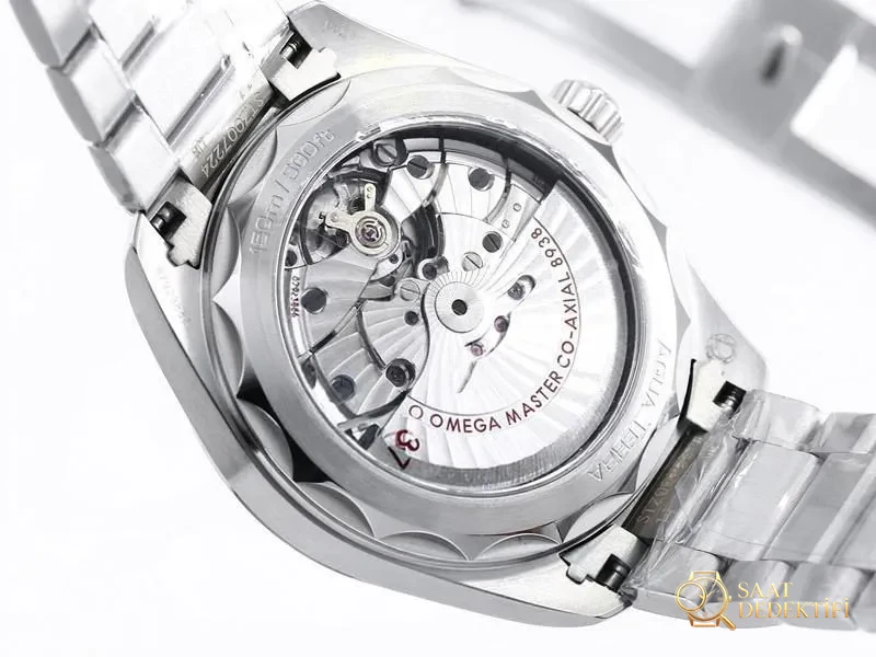 VS Factory Omega 150M World Time yeşil bezel yeşil kadran altın akrep-yelkovan replika saat - VS saat - Fosfor ve Super-LumiNova Gece Görünümü