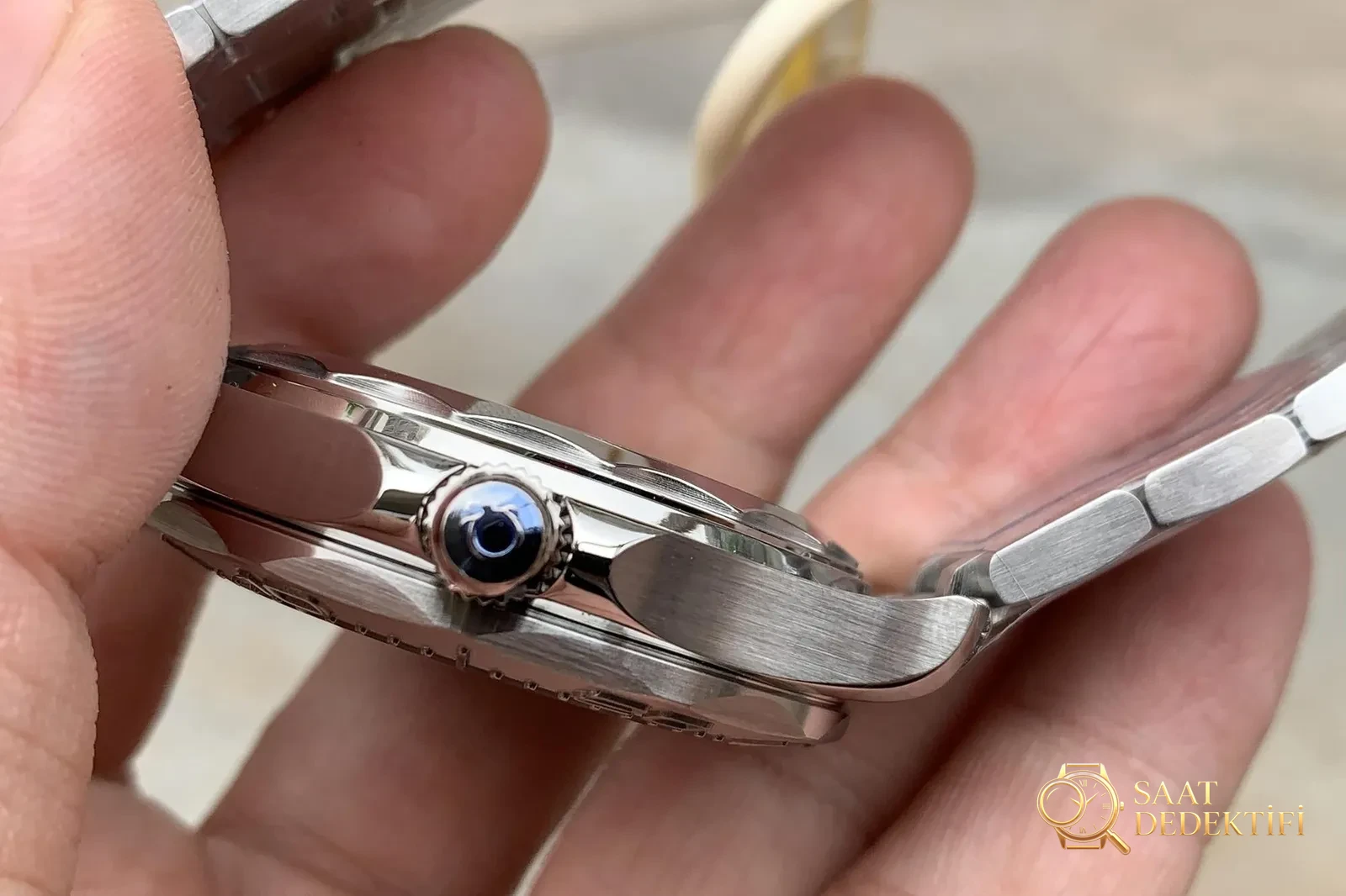 VS Factory Omega 2022 Beyaz Altın Seamaster 007 Saat İncelemesi - Kasa Profili ve Kurma Kolu İncelemesi