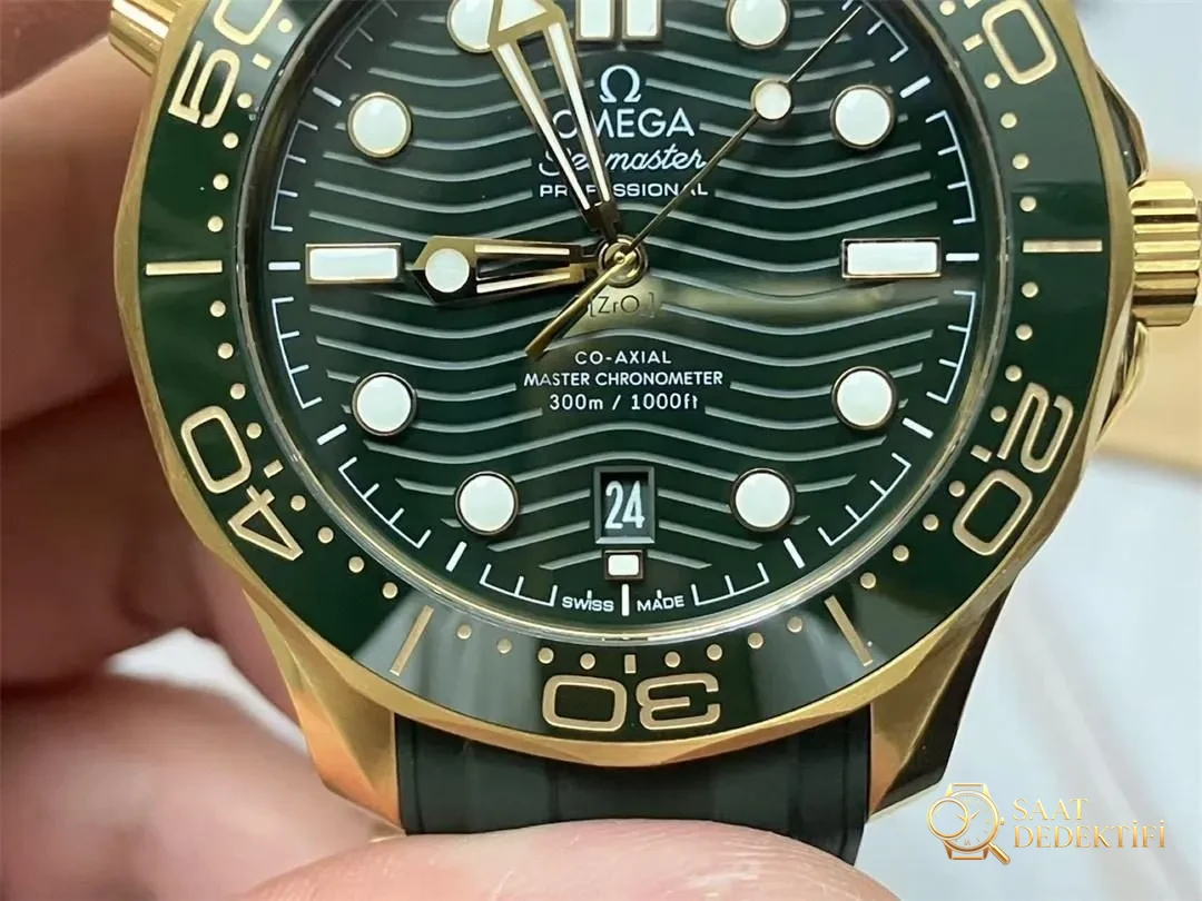 VS Factory Omega 2025 yeni Seamaster 300m altın yeşil kadran işçiliği nasıl? - Klips Kilidi ve Lazer Damgalar