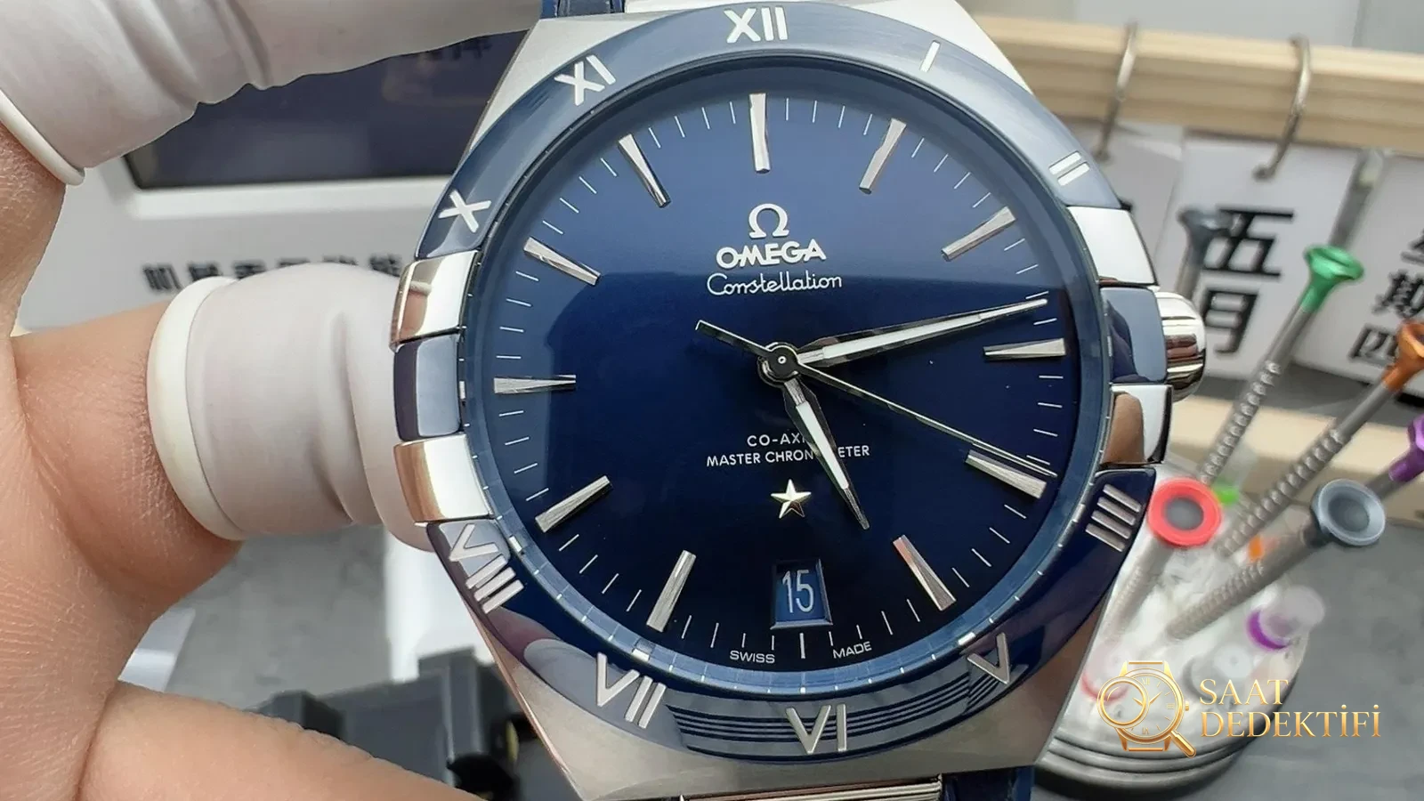 VS Factory Omega beşinci nesil Constellation, 8900 entegre mekanizmayla ilk bakışta replika belli eder mi? - Kasa Profili ve Kurma Kolu İncelemesi