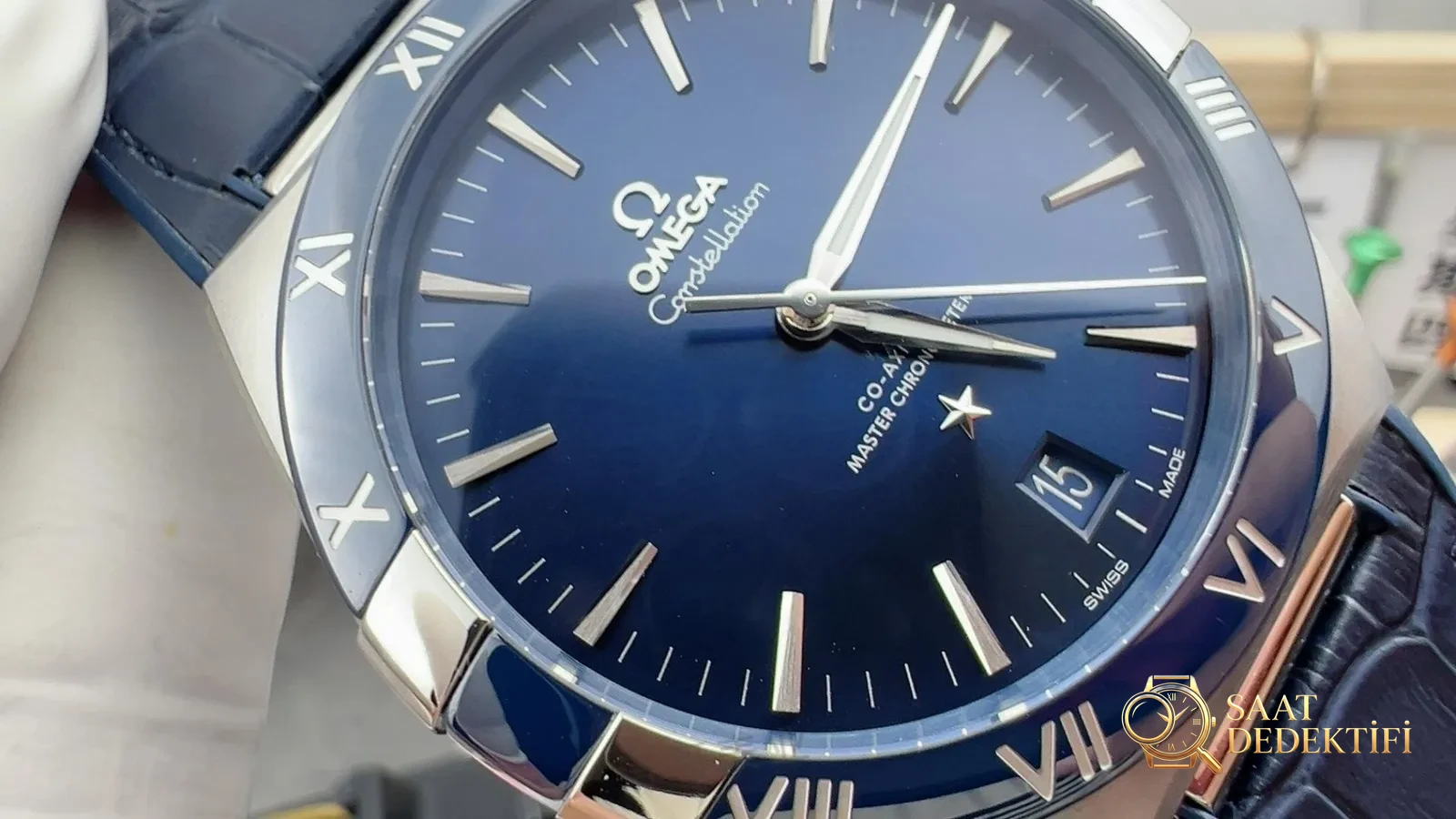 VS Factory Omega beşinci nesil Constellation, 8900 entegre mekanizmayla ilk bakışta replika belli eder mi? - Arka Kapak ve Mekanizma Detayı