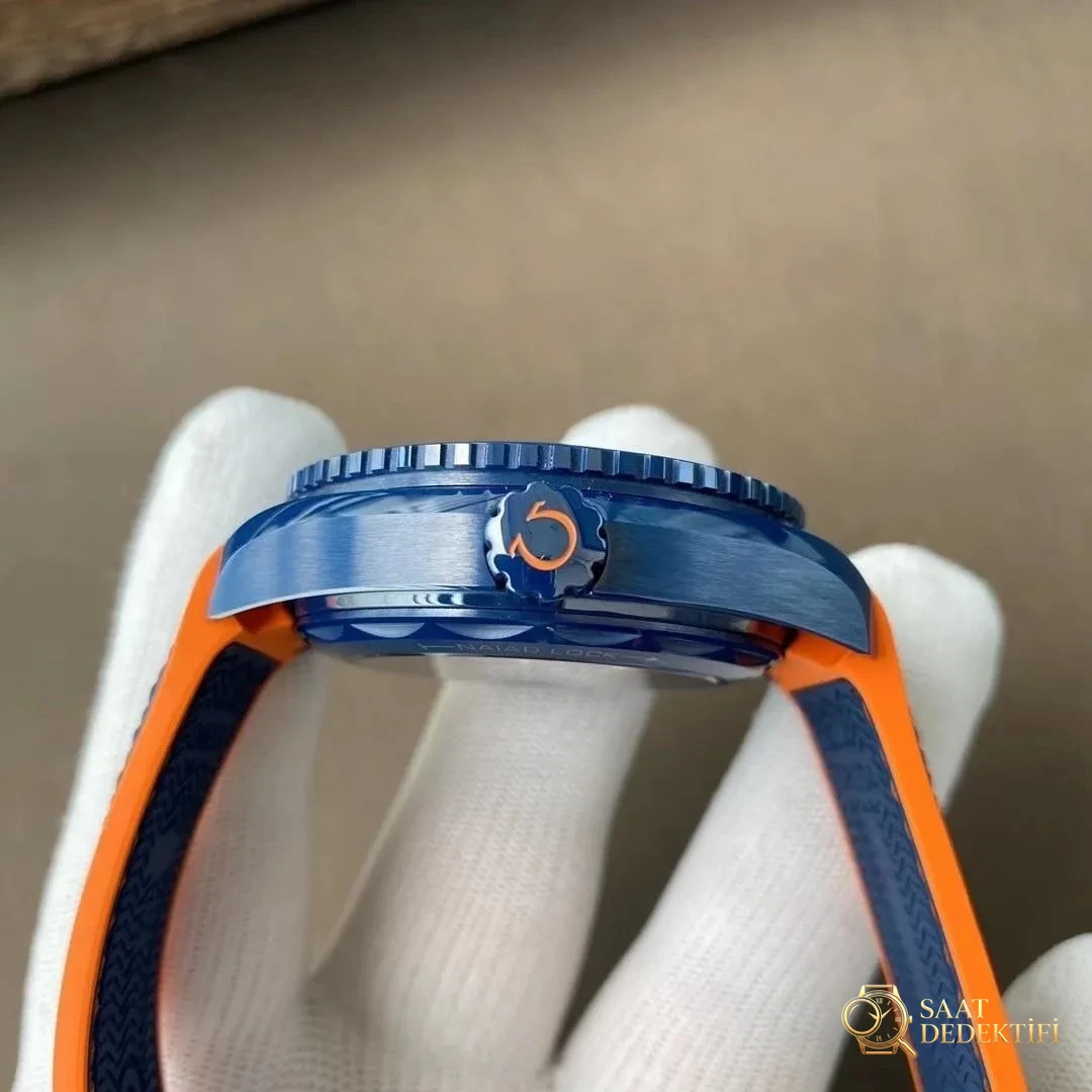VS Factory Omega Bleu Profond Seamaster Planet Ocean 600M Mavi Seramik İnceleme - Mekanizma Zemberek ve Balans Detayı