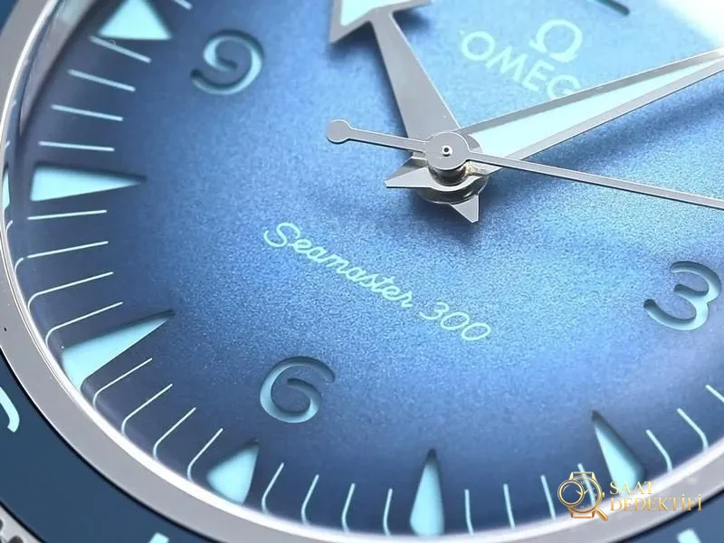 VS Factory Omega Ice Blue Spectre réplique montre-bracelet - Montre VS - Couverture arrière et détail du mécanisme