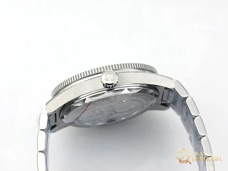 VS Factory Omega Ice Blue Spectre réplique montre-bracelet - Montre VS - Bracelet, boucle et mécanisme de clip