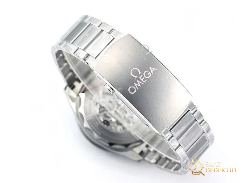 VS Factory Omega Ice Blue Spectre réplique montre-bracelet - Montre VS - Position du poignet et proportion du boîtier