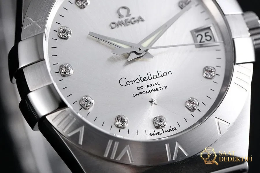VS Factory Omega Constellation 123.10.38.21.52.001 replika kol saati - 38 mm model - Arka Kapak ve Mekanizma Detayı