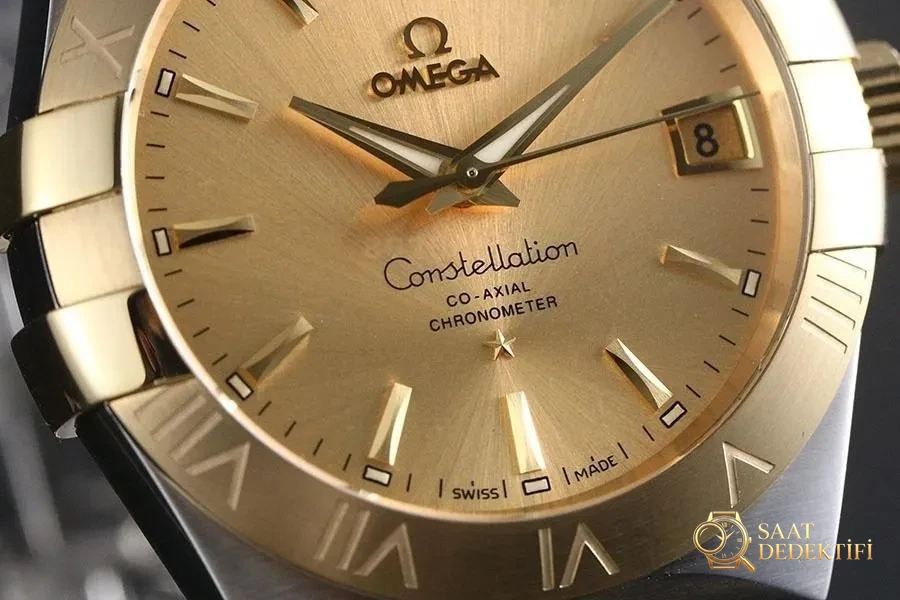 VS Factory Omega Constellation 123.20.38.21.08.001 Replika Saat - 38 mm - Arka Kapak ve Mekanizma Detayı