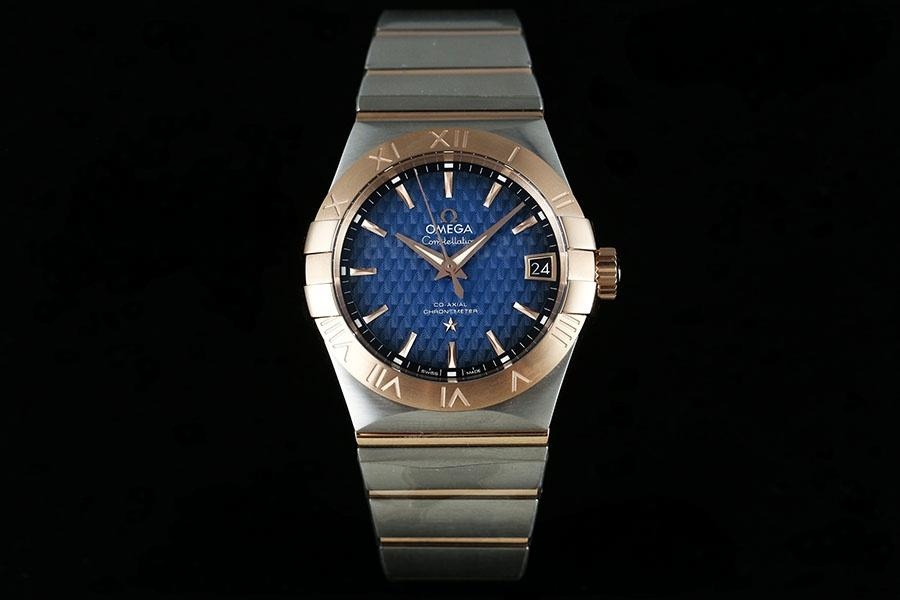 VS Factory Omega Constellation çift renk rose gold smoky blue kabartma eşkenar dörtgen desenli replika saat - 123.20.38.21.03.001 — 1. fotoğraf