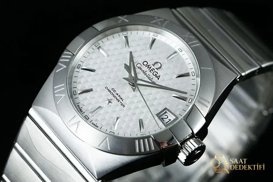 VS Factory Omega Constellation serisi baklava desenli beyaz kadran replika kol saati - 123.10.38.21.02.003 - Kadran Detayı ve Bezel İşçiliği