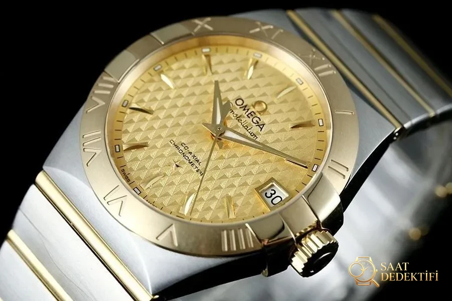 VS Factory Omega Constellation Serisi Baklava Desenli Şampanya Renkli Replika Saat - 123.20.38.21.08.002 - Kadran Detayı ve Bezel İşçiliği