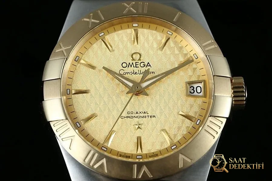 VS Factory Omega Constellation Serisi Baklava Desenli Şampanya Renkli Replika Saat - 123.20.38.21.08.002 - Arka Kapak ve Mekanizma Detayı