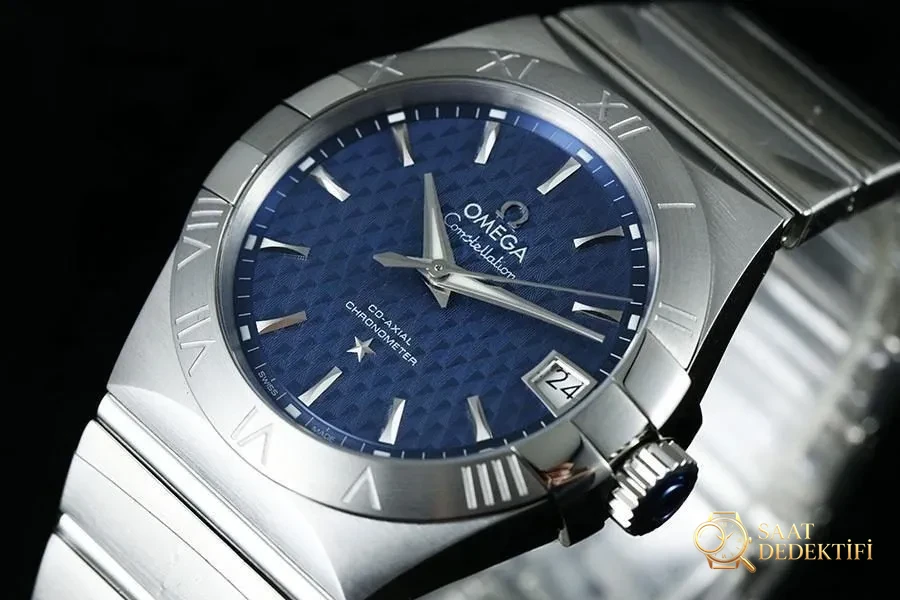 VS Factory Omega Constellation serisi eşkenar dörtgen desenli mavi kadranlı replika kol saati-123.10.38.21.03.001 - Kadran Detayı ve Bezel İşçiliği