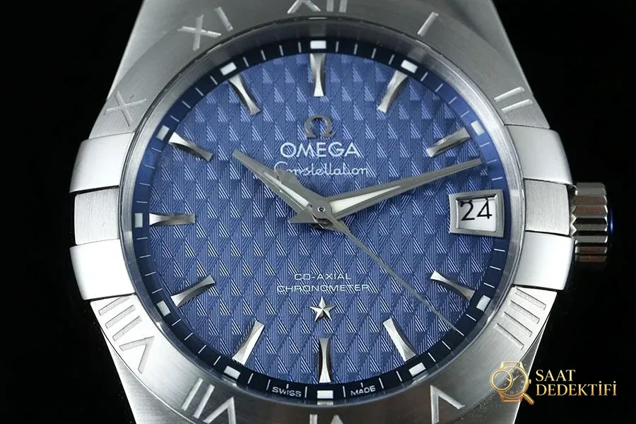 VS Factory Omega Constellation serisi eşkenar dörtgen desenli mavi kadranlı replika kol saati-123.10.38.21.03.001 - Arka Kapak ve Mekanizma Detayı