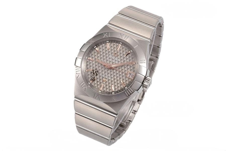 VS Factory Omega Constellation Serisi Gri Baklava Desenli Kadranlı Replika Kol Saati - 123.10.38.21.06.002 — 2. fotoğraf