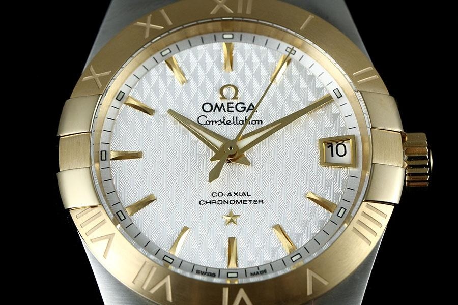 VS Factory Omega Constellation Serisi İki Renkli Altın Baklava Desenli Beyaz Kadranlı Replika Kol Saati - 123.20.38.21.02.009 — 4. fotoğraf