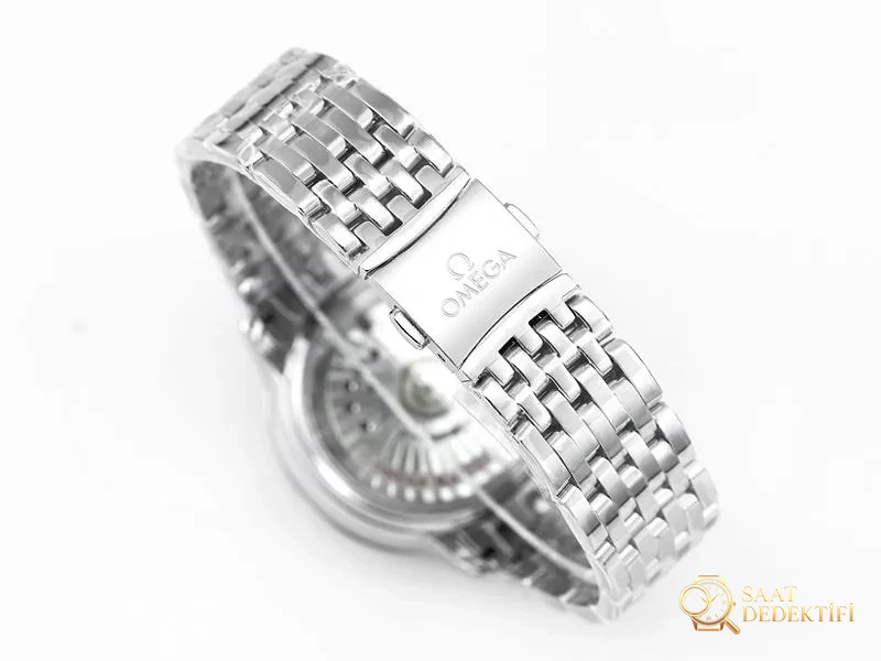 VS Factory Omega De Ville kadın modeli, yeşil kadran, altın akrep ve yelkovan, altın saat işaretli replika kol saati - VS Saat - Bilekte Duruş ve Kasa Orantısı
