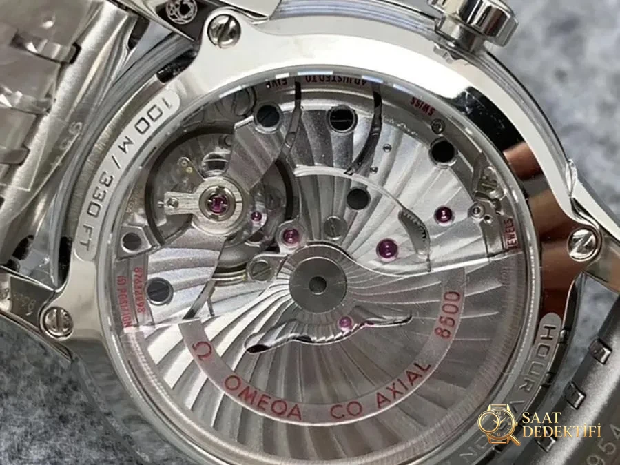 VS Factory Omega De Ville [Parlak Beyaz] 8500 replika saat - VS saat - Arka Kapak ve Mekanizma Detayı