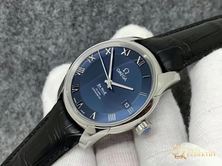 Examen de la réplique de montre Omega VS Factory – Vue de face et conception du boîtier