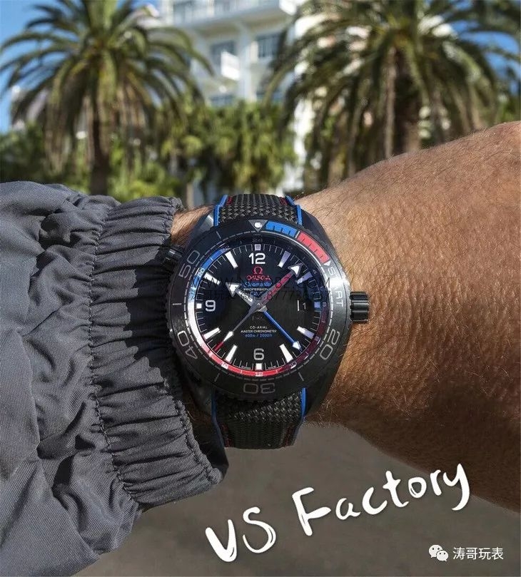 VS Factory Omega Deep Black serisinin kaç modeli var? Yeni Zelanda Takımı kırmızı-mavi versiyonu, tam seramik 8906 mekanizmasıyla nasıl? — 2. fotoğraf