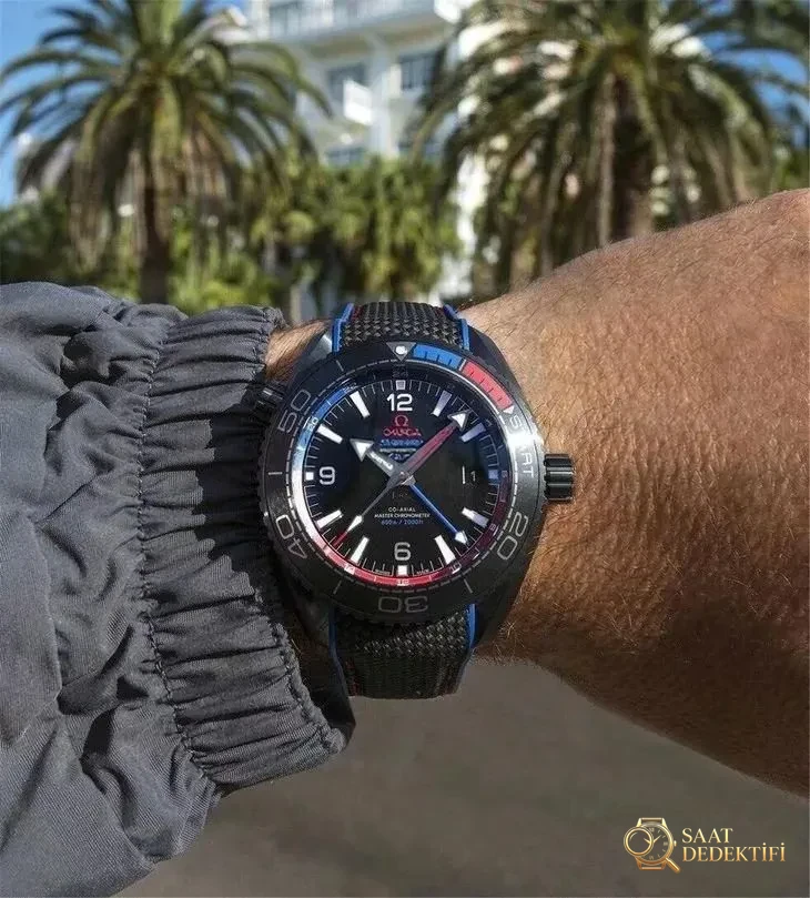 VS Factory Omega Deep Black serisinin kaç modeli var? Yeni Zelanda Takımı kırmızı-mavi versiyonu, tam seramik 8906 mekanizmasıyla nasıl? - Kadran Detayı ve Bezel İşçiliği