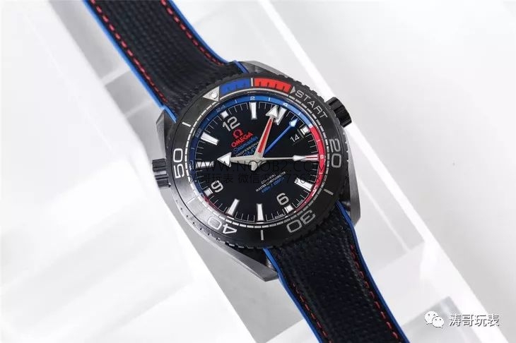VS Factory Omega Deep Black serisinin kaç modeli var? Yeni Zelanda Takımı kırmızı-mavi versiyonu, tam seramik 8906 mekanizmasıyla nasıl? — 3. fotoğraf
