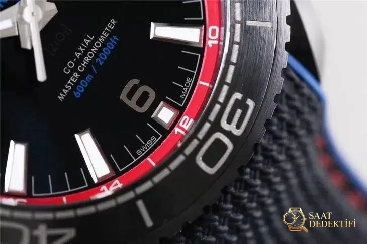 VS Factory Omega Deep Black serisinin kaç modeli var? Yeni Zelanda Takımı kırmızı-mavi versiyonu, tam seramik 8906 mekanizmasıyla nasıl? - Makro Kadran ve İndeks İşçiliği
