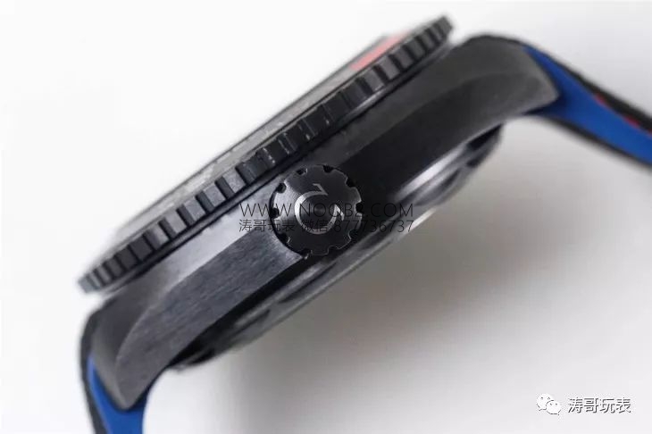 VS Factory Omega Deep Black serisinin kaç modeli var? Yeni Zelanda Takımı kırmızı-mavi versiyonu, tam seramik 8906 mekanizmasıyla nasıl? — 7. fotoğraf