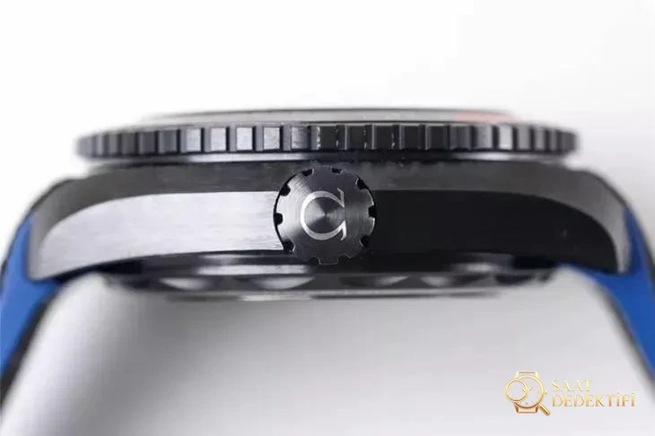 VS Factory Omega Deep Black serisinin kaç modeli var? Yeni Zelanda Takımı kırmızı-mavi versiyonu, tam seramik 8906 mekanizmasıyla nasıl? - Bilekte Duruş ve Kasa Orantısı