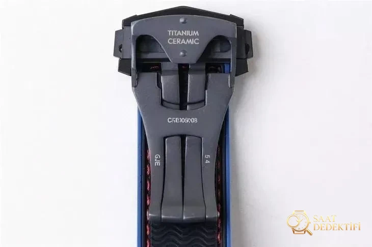 VS Factory Omega Deep Black serisinin kaç modeli var? Yeni Zelanda Takımı kırmızı-mavi versiyonu, tam seramik 8906 mekanizmasıyla nasıl? - Yan Profil ve Kordon Bağlantısı