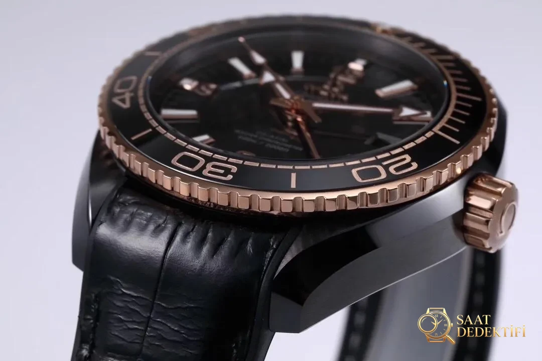 VS Factory Omega Deep Sea King Rose Gold Seamaster 600 GMT Replika Saat Gerçek Çekim İncelemesi - Fosfor ve Super-LumiNova Gece Görünümü