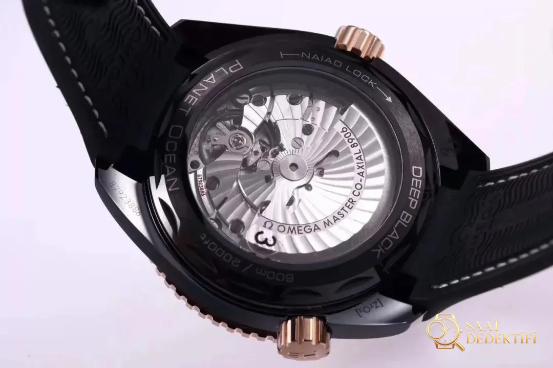 VS Factory Omega Deep Sea King Rose Gold Seamaster 600 GMT Replika Saat Gerçek Çekim İncelemesi - Mekanizma Zemberek ve Balans Detayı