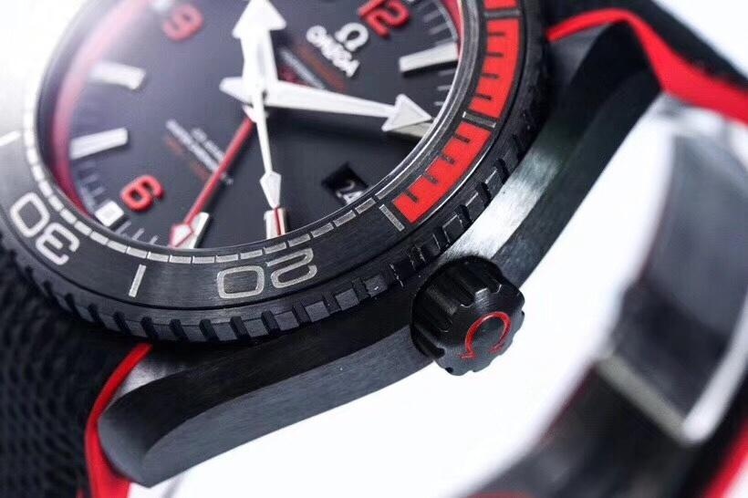 VS Factory Omega Deep Sea of Red Seamaster 600 tam seramik saatin işçiliği nasıl? — 10. fotoğraf
