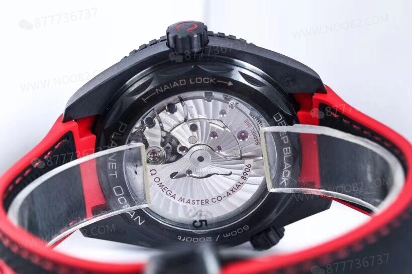 VS Factory Omega Deep Sea of Red Seamaster 600 tam seramik saatin işçiliği nasıl? — 12. fotoğraf