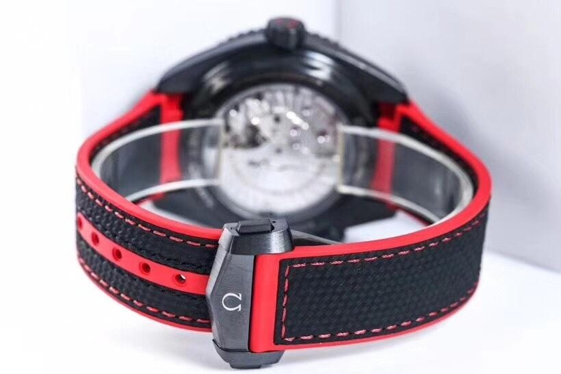 VS Factory Omega Deep Sea of Red Seamaster 600 tam seramik saatin işçiliği nasıl? — 13. fotoğraf