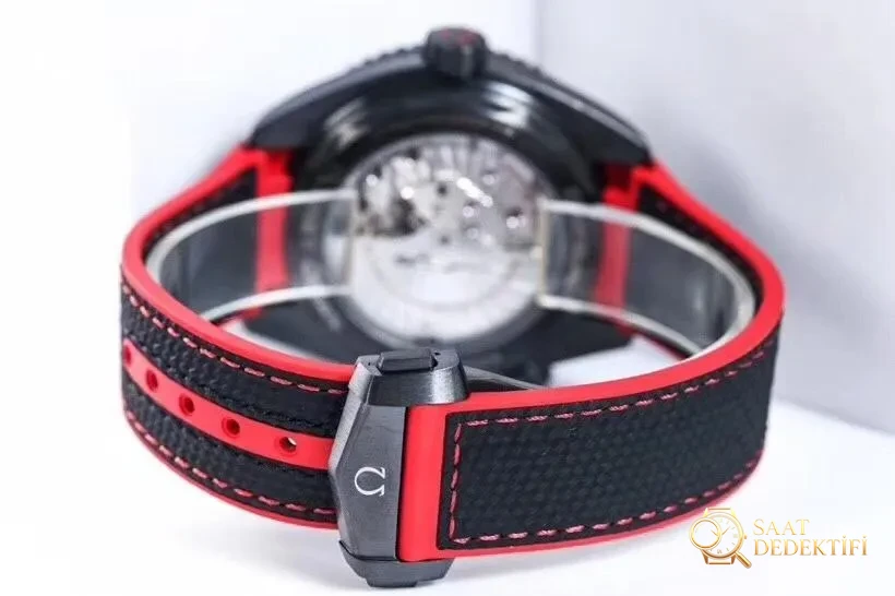 VS Factory Omega Deep Sea of Red Seamaster 600 tam seramik saatin işçiliği nasıl? - Kasa Çeliği ve Polisaj Kalitesi