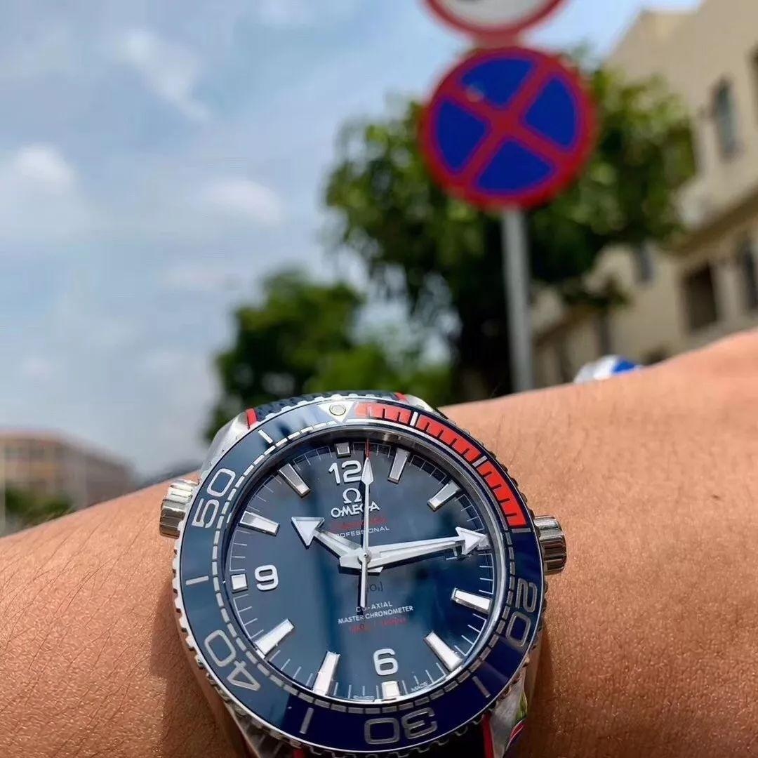 VS Factory Omega Pepsi bezelli Seamaster Planet Ocean 600 olimpiyat versiyonu 8900 mekanizmalı replika saat nasıl? — 5. fotoğraf