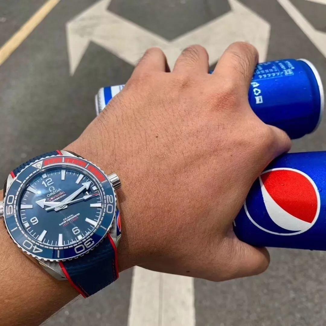 VS Factory Omega Pepsi bezelli Seamaster Planet Ocean 600 olimpiyat versiyonu 8900 mekanizmalı replika saat nasıl? — 9. fotoğraf