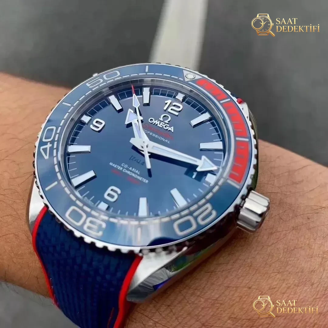 VS Factory Omega Pepsi bezelli Seamaster Planet Ocean 600 olimpiyat versiyonu 8900 mekanizmalı replika saat nasıl? - Mekanizma Zemberek ve Balans Detayı