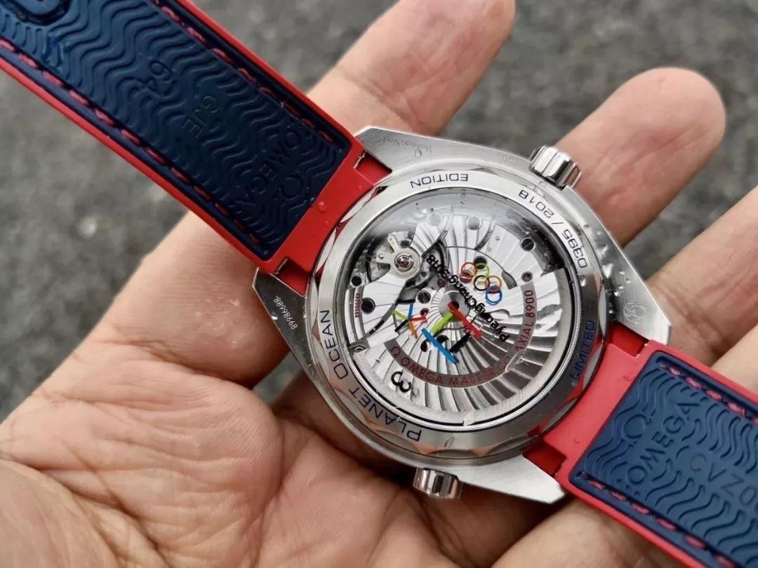 VS Factory Omega Pepsi bezelli Seamaster Planet Ocean 600 olimpiyat versiyonu 8900 mekanizmalı replika saat nasıl? — 11. fotoğraf