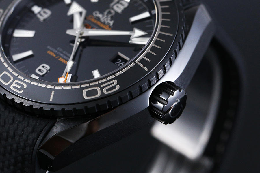 VS Factory Omega Planet Ocean 600M serisi Deep Black saat incelemesi — 4. fotoğraf