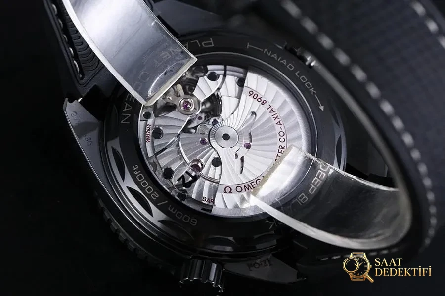 VS Factory Omega Planet Ocean 600M serisi Deep Black saat incelemesi - Bilekte Duruş ve Kasa Orantısı