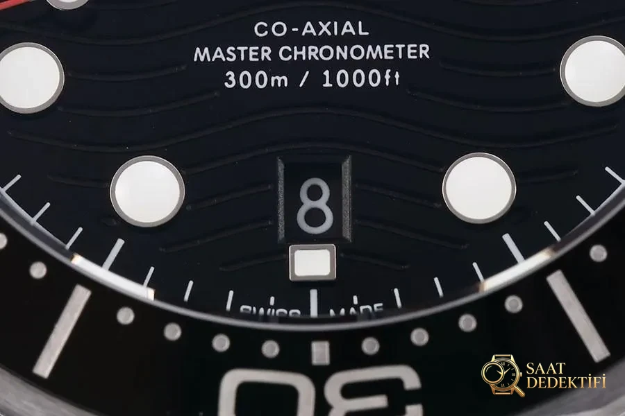 VS Factory Omega replika saat ile piyasa versiyonu karşılaştırması - Seamaster 300 siyah kadran modeli - Bilekte Duruş ve Kasa Orantısı