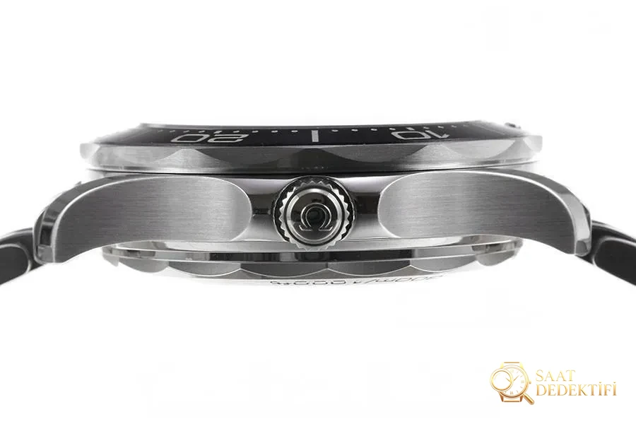 VS Factory Omega replika saat ile piyasa versiyonu karşılaştırması - Seamaster 300 siyah kadran modeli - Tepe Koruması ve Ayar Fonksiyonu