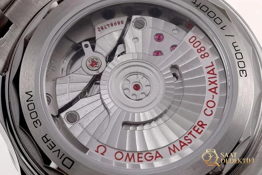 VS Factory Omega replika saat ile piyasa versiyonu karşılaştırması - Seamaster 300 siyah kadran modeli - Toka İçi Mikro Ayar Mekanizması